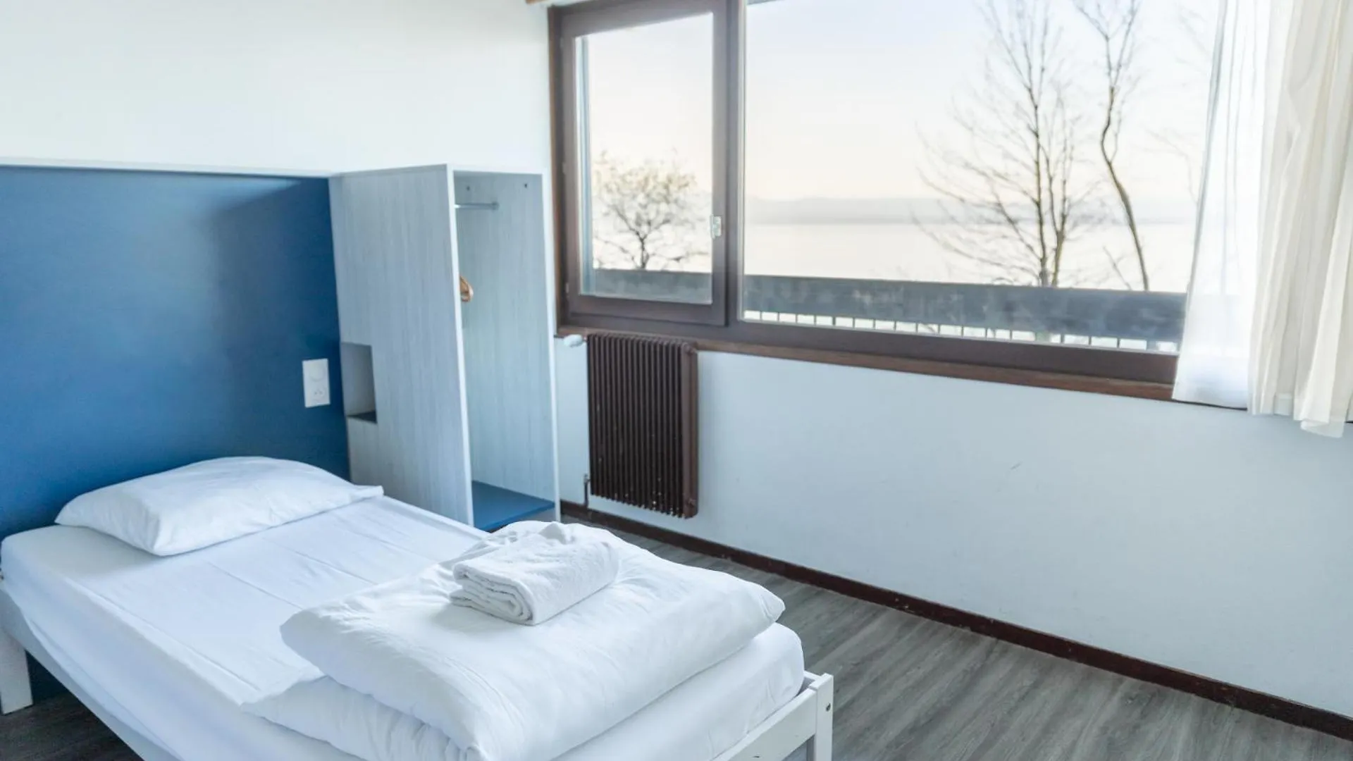 Cote Lac Hostel Evian Отель Эвиан-ле-Бен
