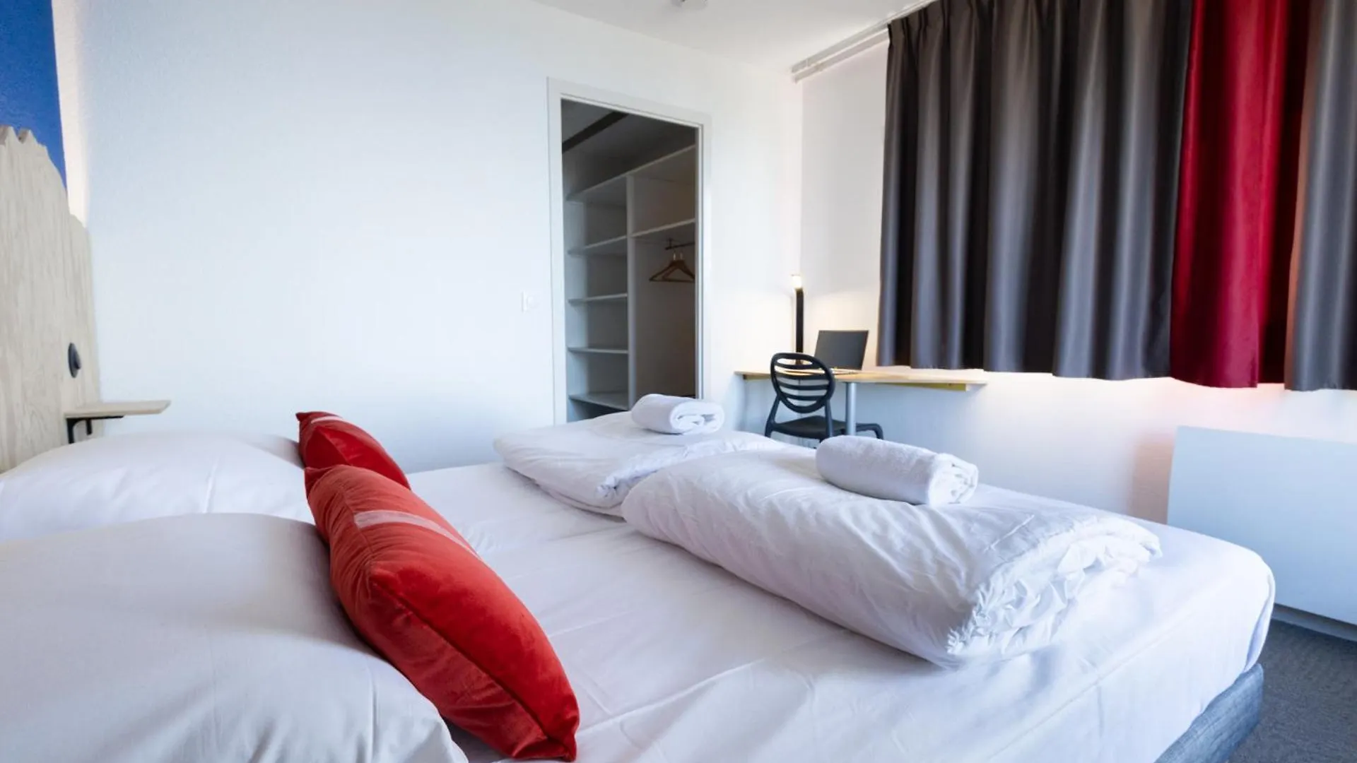 Отель Cote Lac Hostel Evian Франция